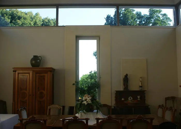 Otel Burghotel Ad Sion Rheinbreitbach